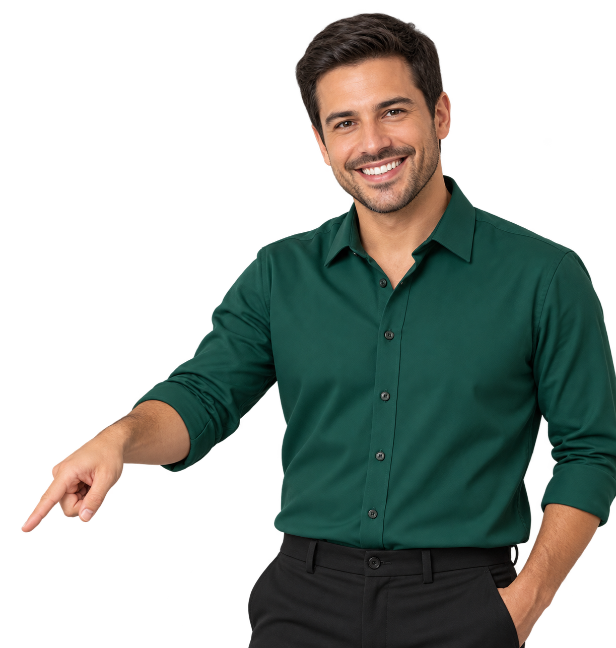 Apresentador sorrindo, com uniforme verde, apontando para o card abaixo.
